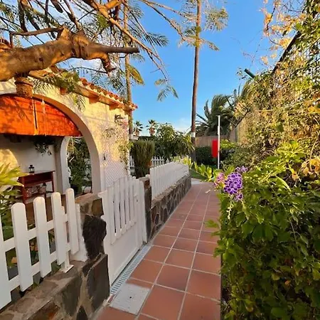 아파트 Bungalow Con Jardin Y Piscina